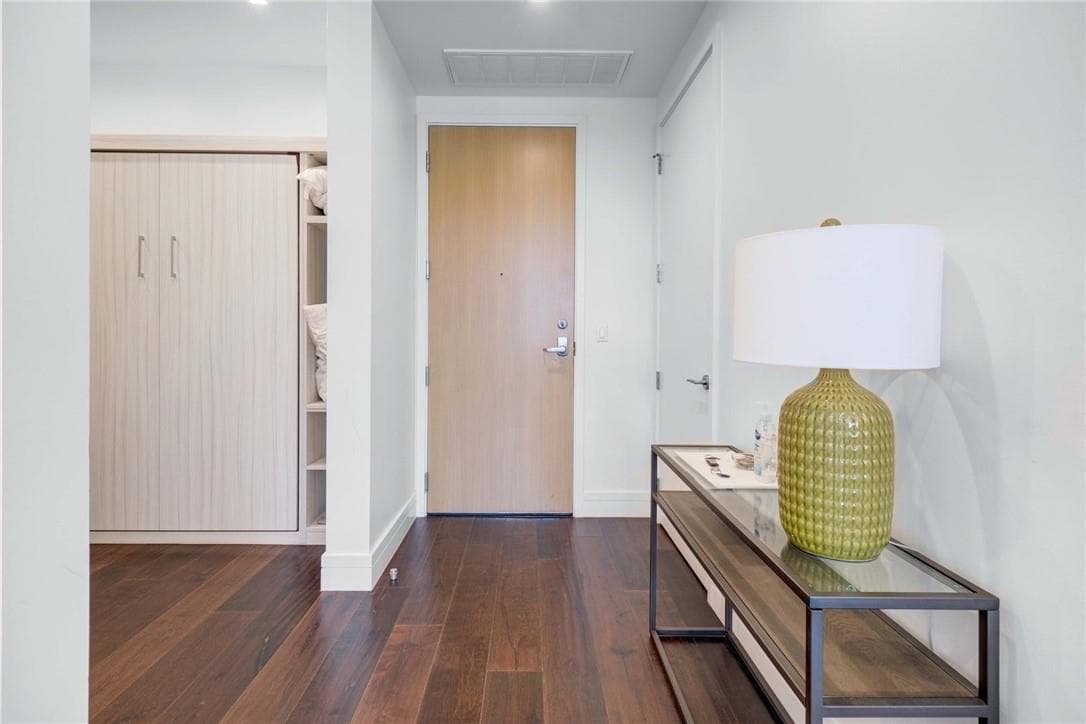 Fifth & West residence 1005, photo 2
