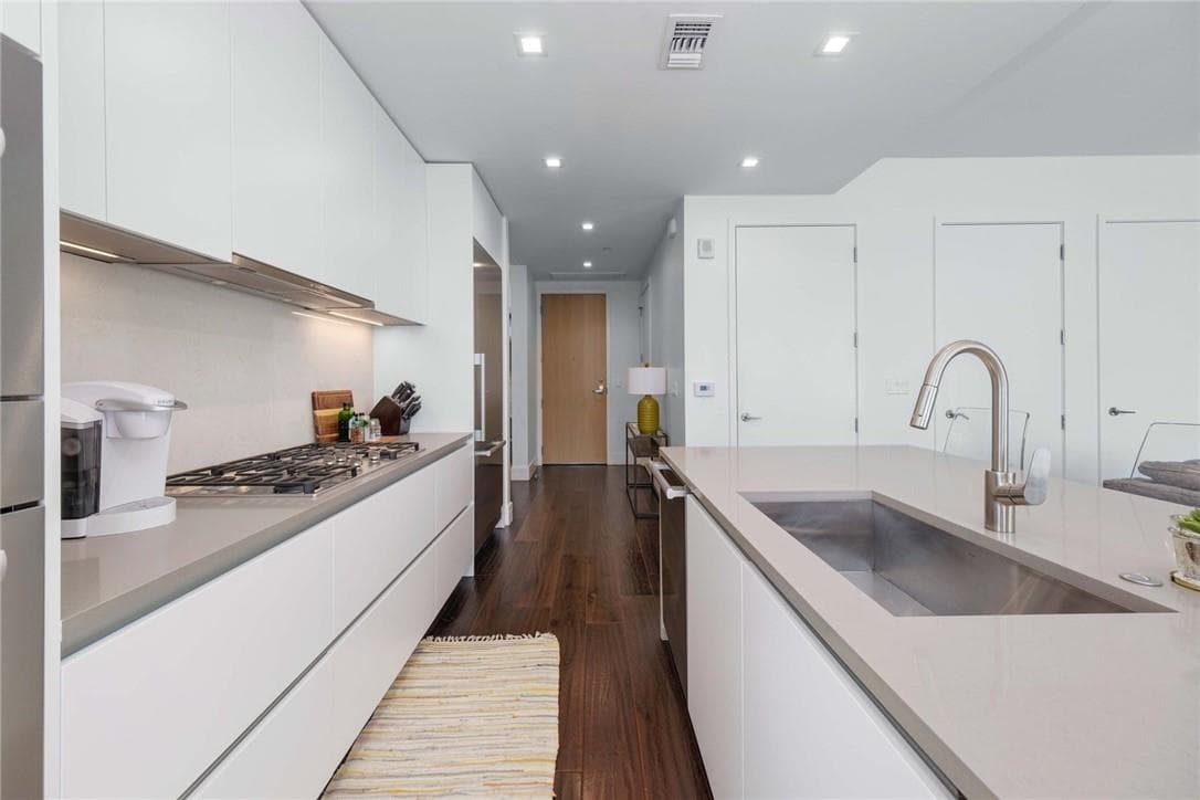 Fifth & West residence 1005, photo 6