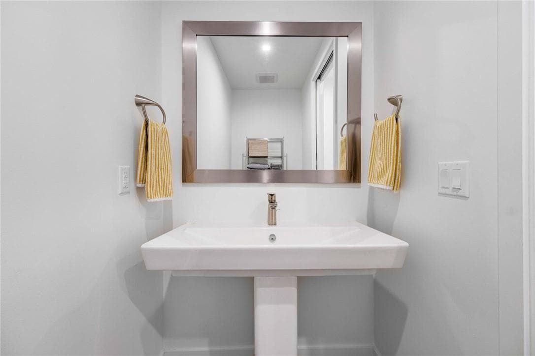 Fifth & West residence 1005, photo 21