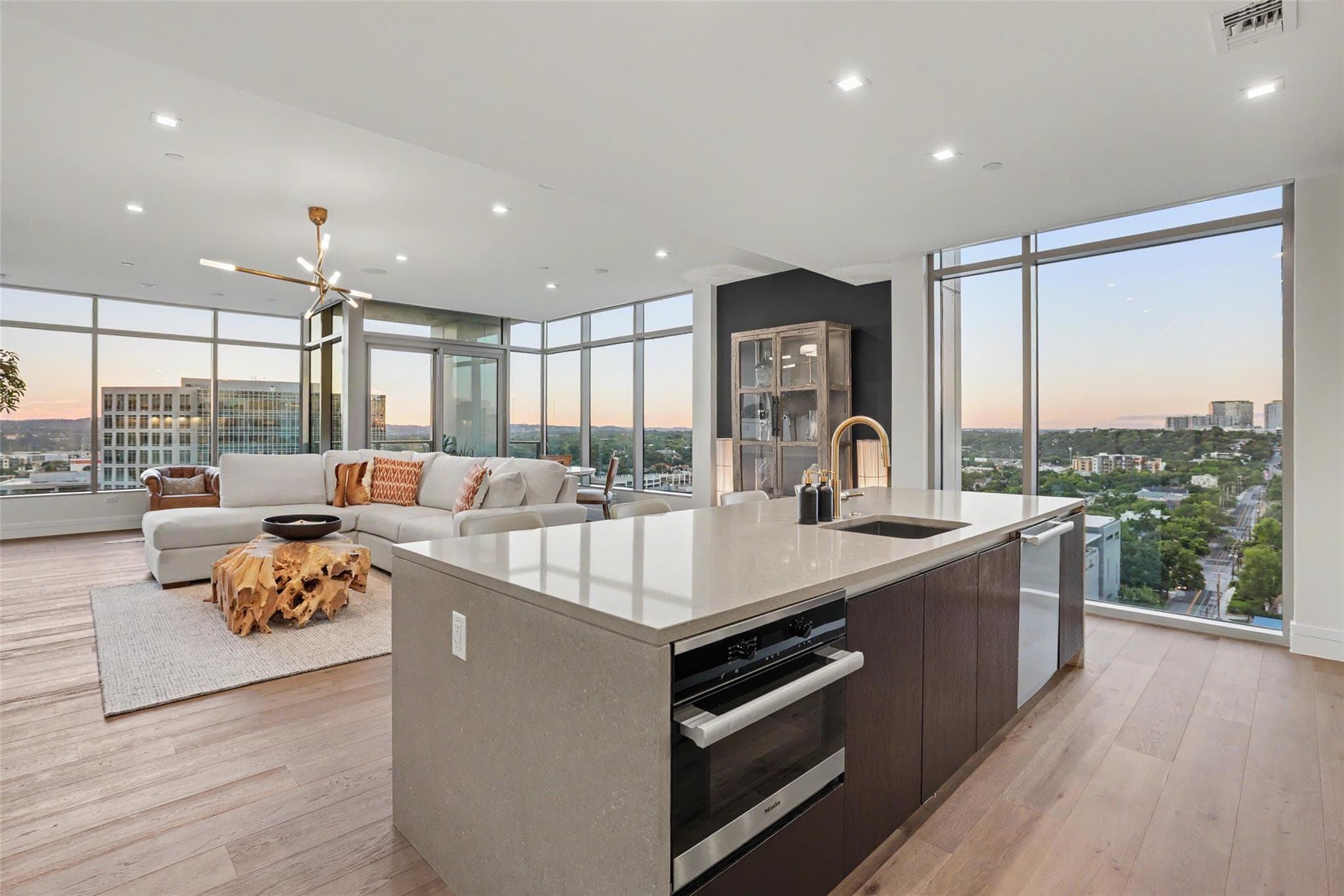 An open floorplan seamlessly connects the kitchen