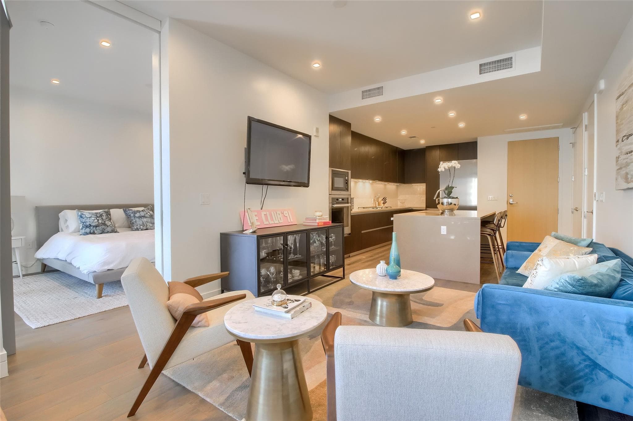 Fifth & West residence 1002, photo 1