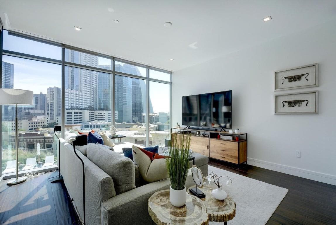 Fifth & West residence 703, photo 3