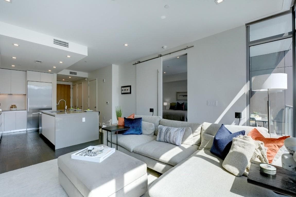 Fifth & West residence 703, photo 4