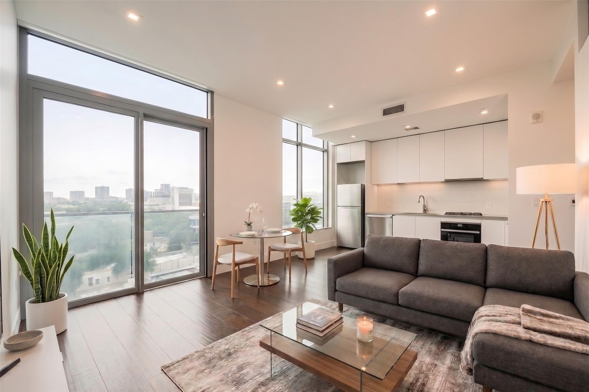 Fifth & West residence 1306, photo 1