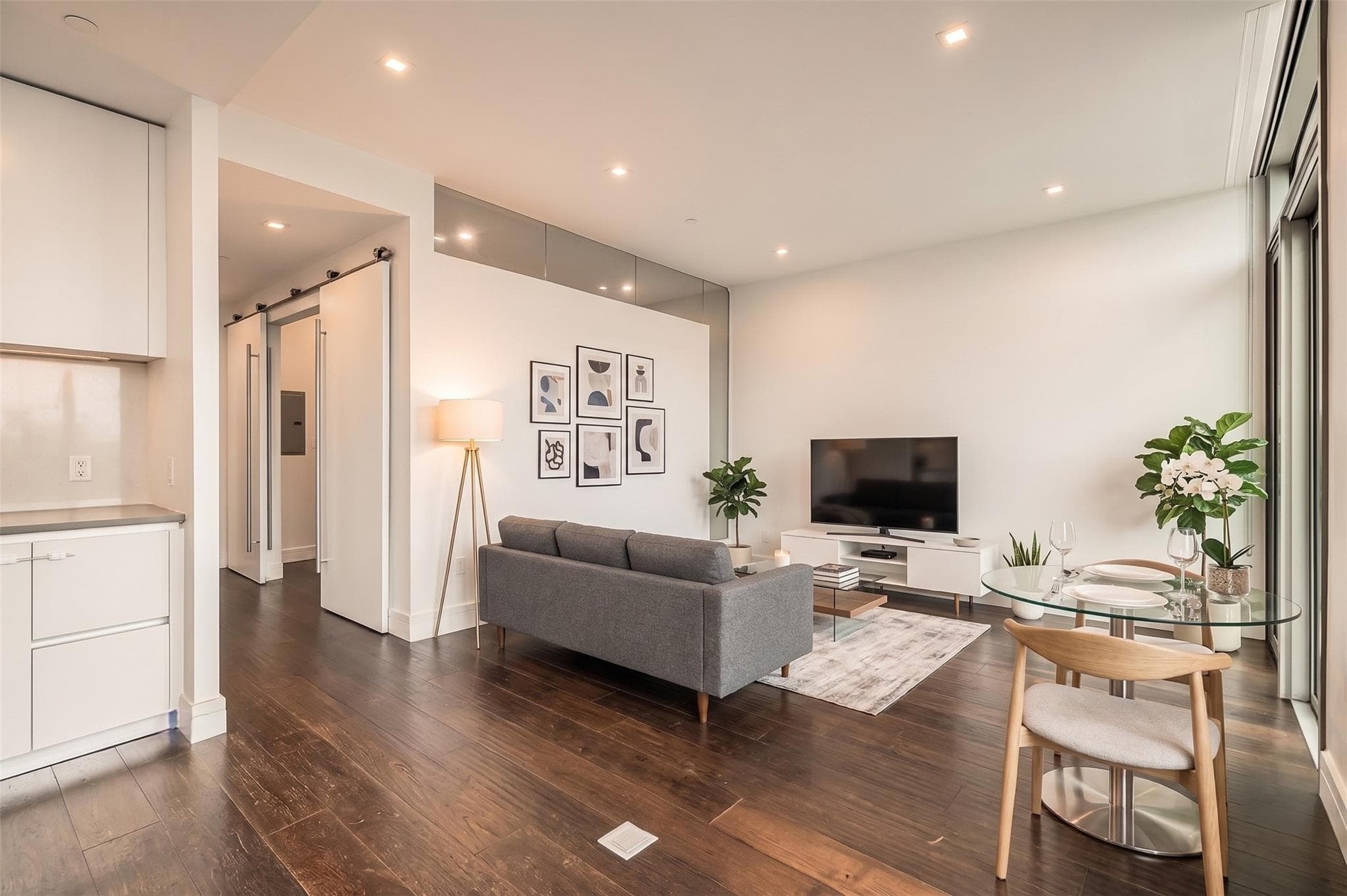 Fifth & West residence 1306, photo 3